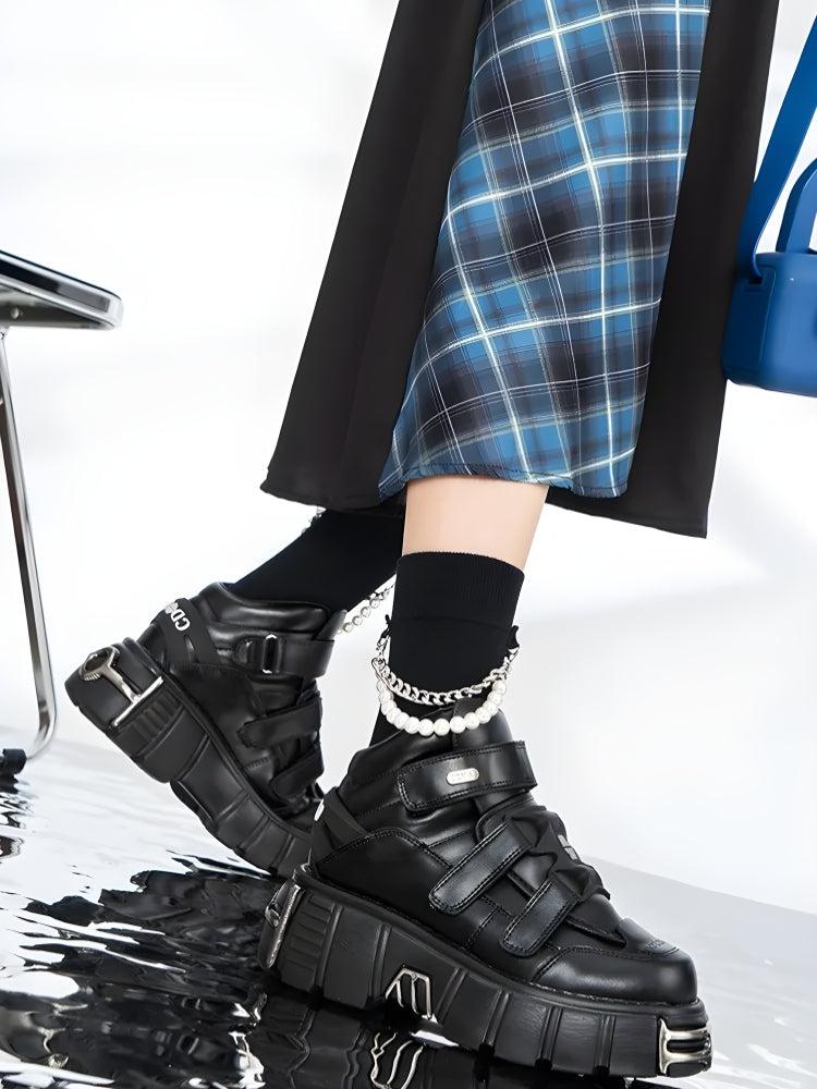 Grunge Chunky Platform Boots with Metal Details - Perfect for Y2K and 90s Outfits