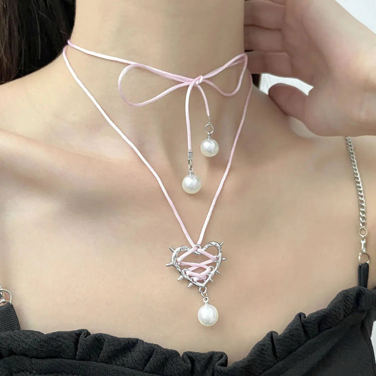 Y2K Coquette Barbed Heart Bow Tie Necklace - Retro 90s Grunge Style Accessory