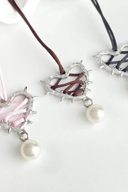 Y2K Coquette Barbed Heart Bow Tie Necklace - Retro 90s Grunge Style Accessory