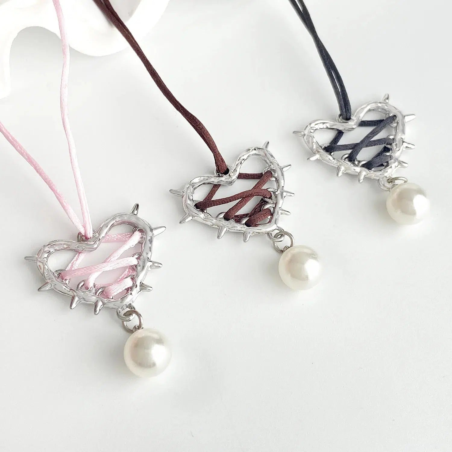 Y2K Coquette Barbed Heart Bow Tie Necklace - Retro 90s Grunge Style Accessory