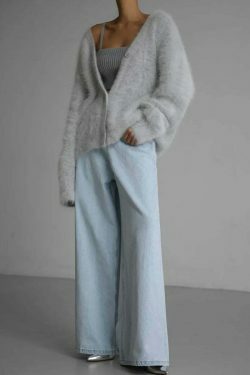 Cozy up in the Calista Cardi: Y2K Fashion for a Comfortable and Stylish Look