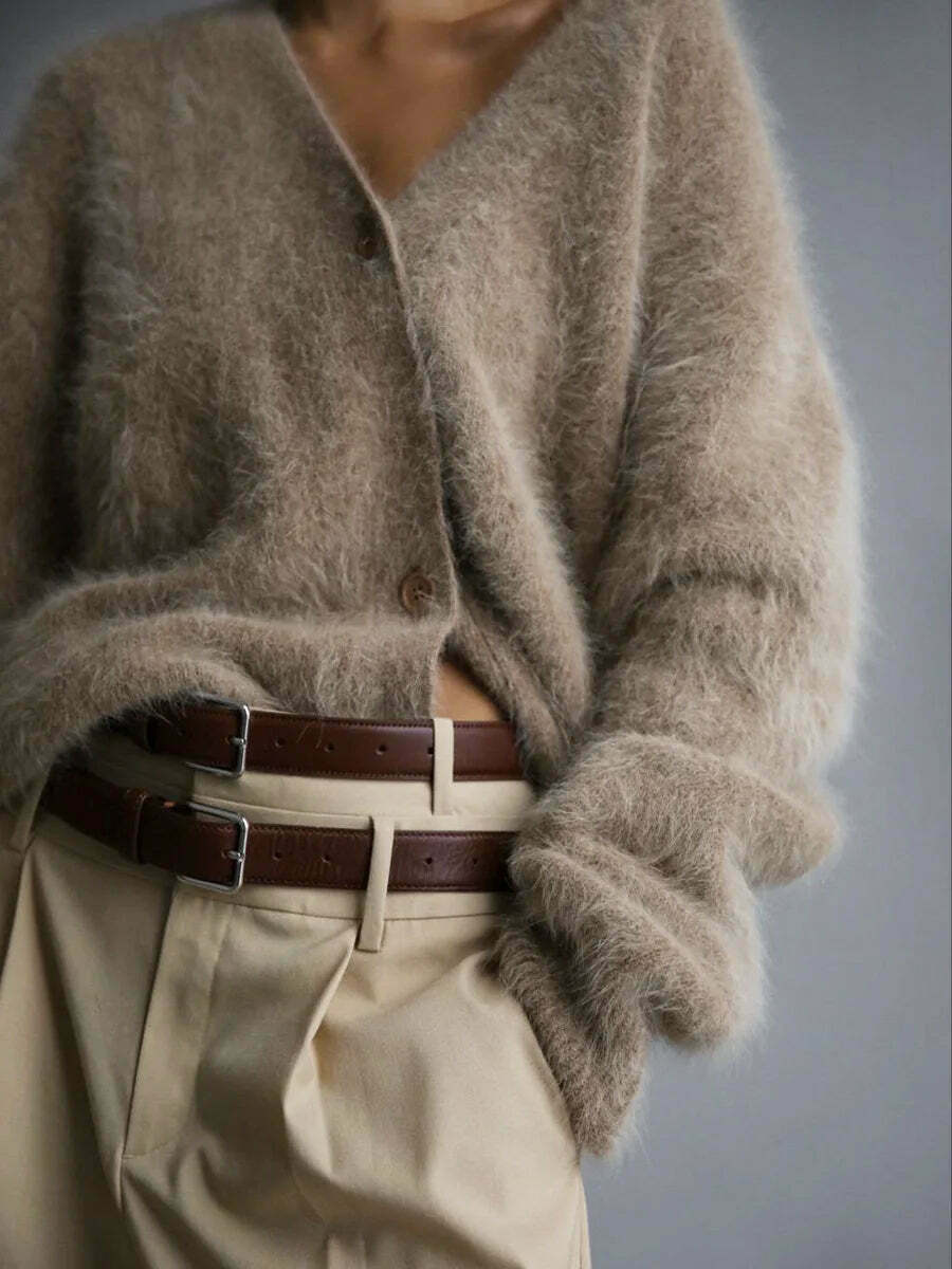 Cozy up in the Calista Cardi: Y2K Fashion for a Comfortable and Stylish Look