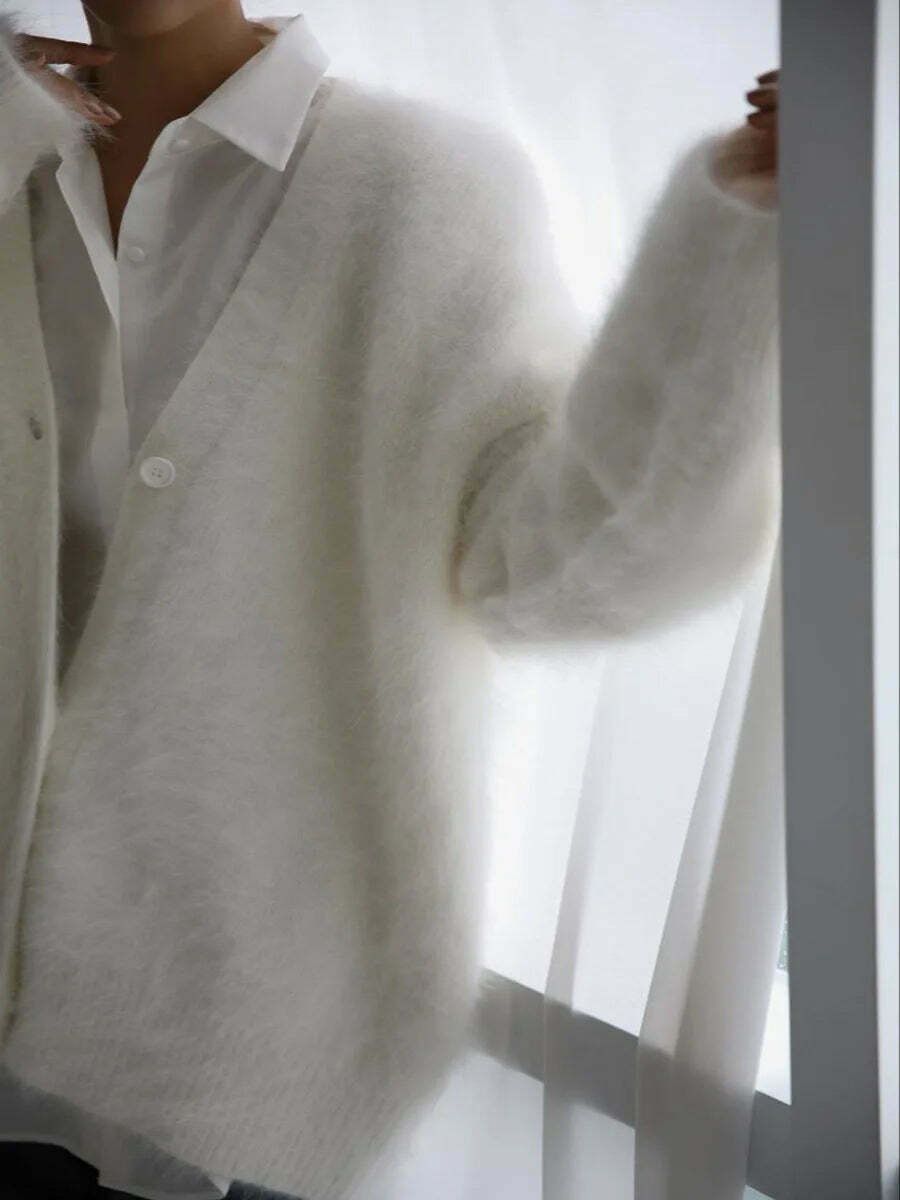 Cozy up in the Calista Cardi: Y2K Fashion for a Comfortable and Stylish Look