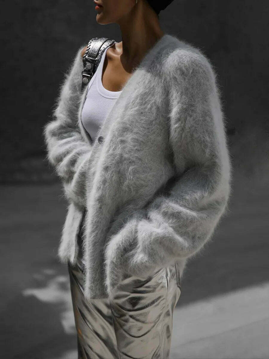 Cozy up in the Calista Cardi: Y2K Fashion for a Comfortable and Stylish Look