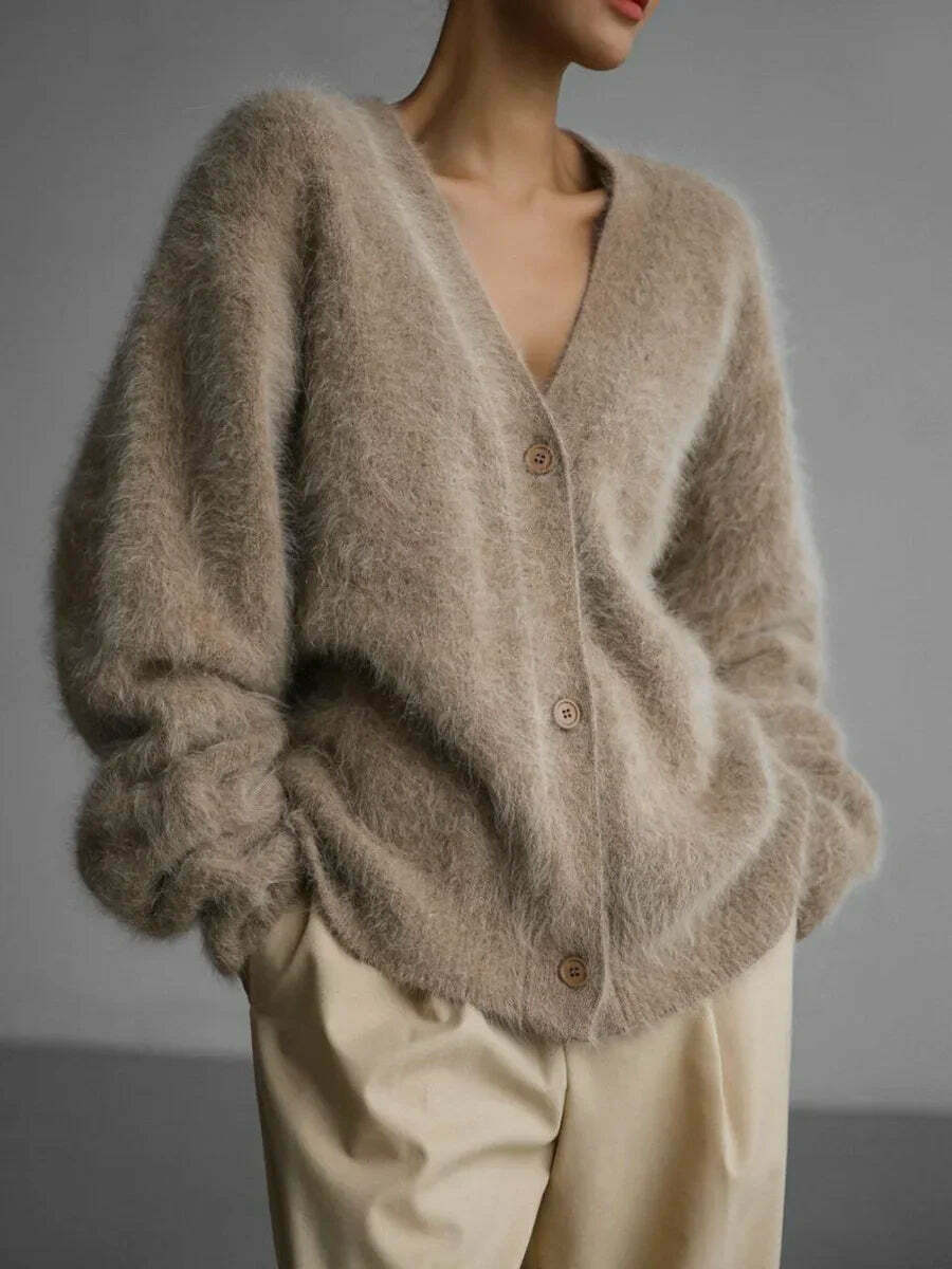 Cozy up in the Calista Cardi: Y2K Fashion for a Comfortable and Stylish Look