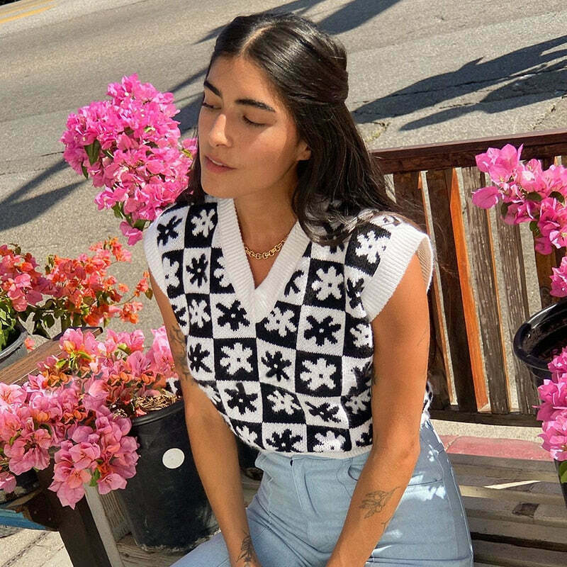 Grunge Knitted Checkers Floral Pattern White Crop Top - Y2K Aesthetic Fashion Statement