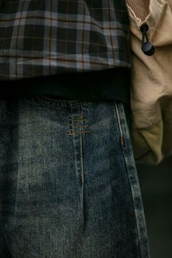 REKNAT Tapered Jeans with Keychain - Y2K Fashion Staple for Coquette Aesthetic Enthusiasts