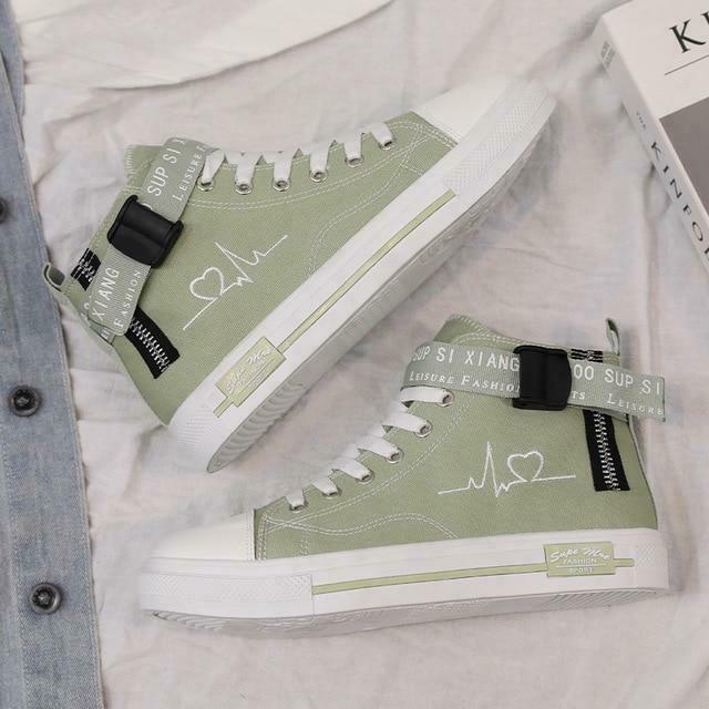 Retro Sneakers Heartbeat Design - Y2K Aesthetic Shoes for Niche Women's Fashion