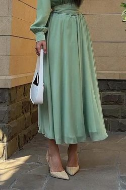Vintage-Inspired V-Neck Pleated Dress with High Waist for a Coquette Aesthetic Look