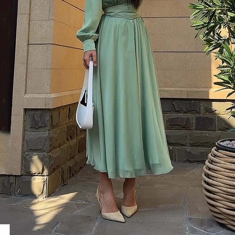 Vintage-Inspired V-Neck Pleated Dress with High Waist for a Coquette Aesthetic Look