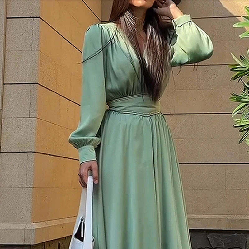 Vintage-Inspired V-Neck Pleated Dress with High Waist for a Coquette Aesthetic Look