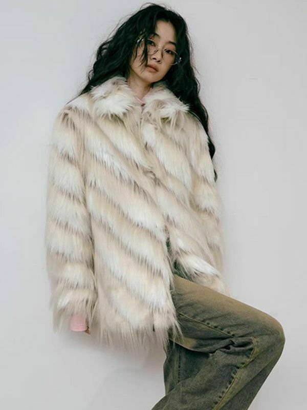 Y2K Aesthetic Cargo Skirt: Coquette Style Grunge Fashion with Retro Imitation Fox Fur Coat