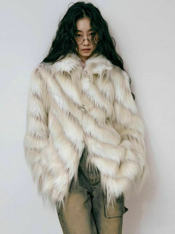 Y2K Aesthetic Cargo Skirt: Coquette Style Grunge Fashion with Retro Imitation Fox Fur Coat