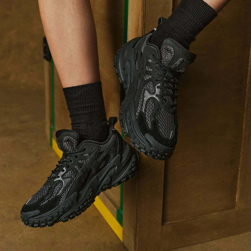 Y2K Aesthetic Coquette Style Cargo Skirt with Xtep Chinoiserie Sneakers