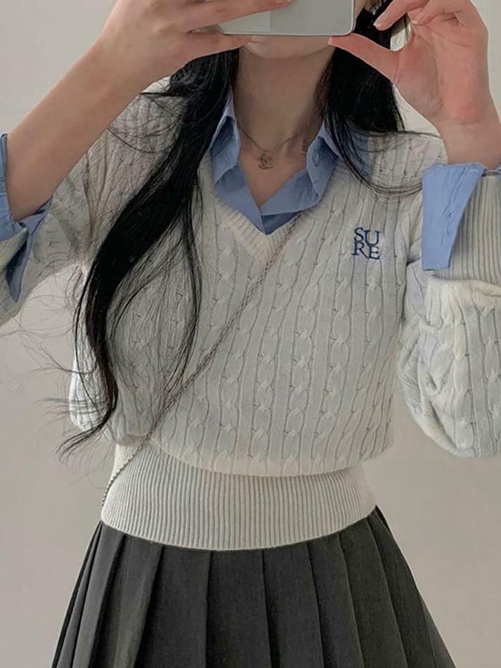 Y2K Aesthetic Long Sleeve V-Neck Cable-Knit Crop Top with Embroidered Lettering