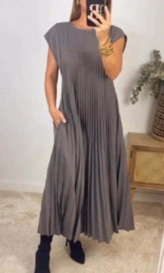 Y2K Aesthetic Sleeveless Pleated Dress for Women - Coquette Style with Grunge and Pastel Goth Vibes
