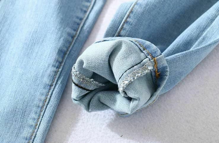 Y2K Aesthetic Wardrobe Essential: Coquette Cargo Skirt & Pencil Jeans