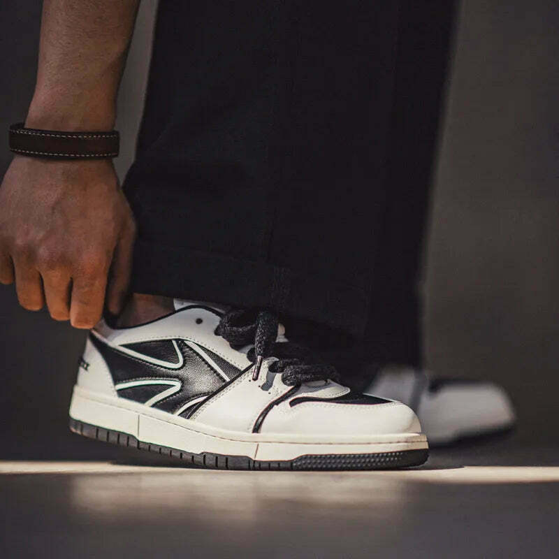 Y2K Retro Skate Sneakers in Black/White - Vintage Aesthetic Footwear