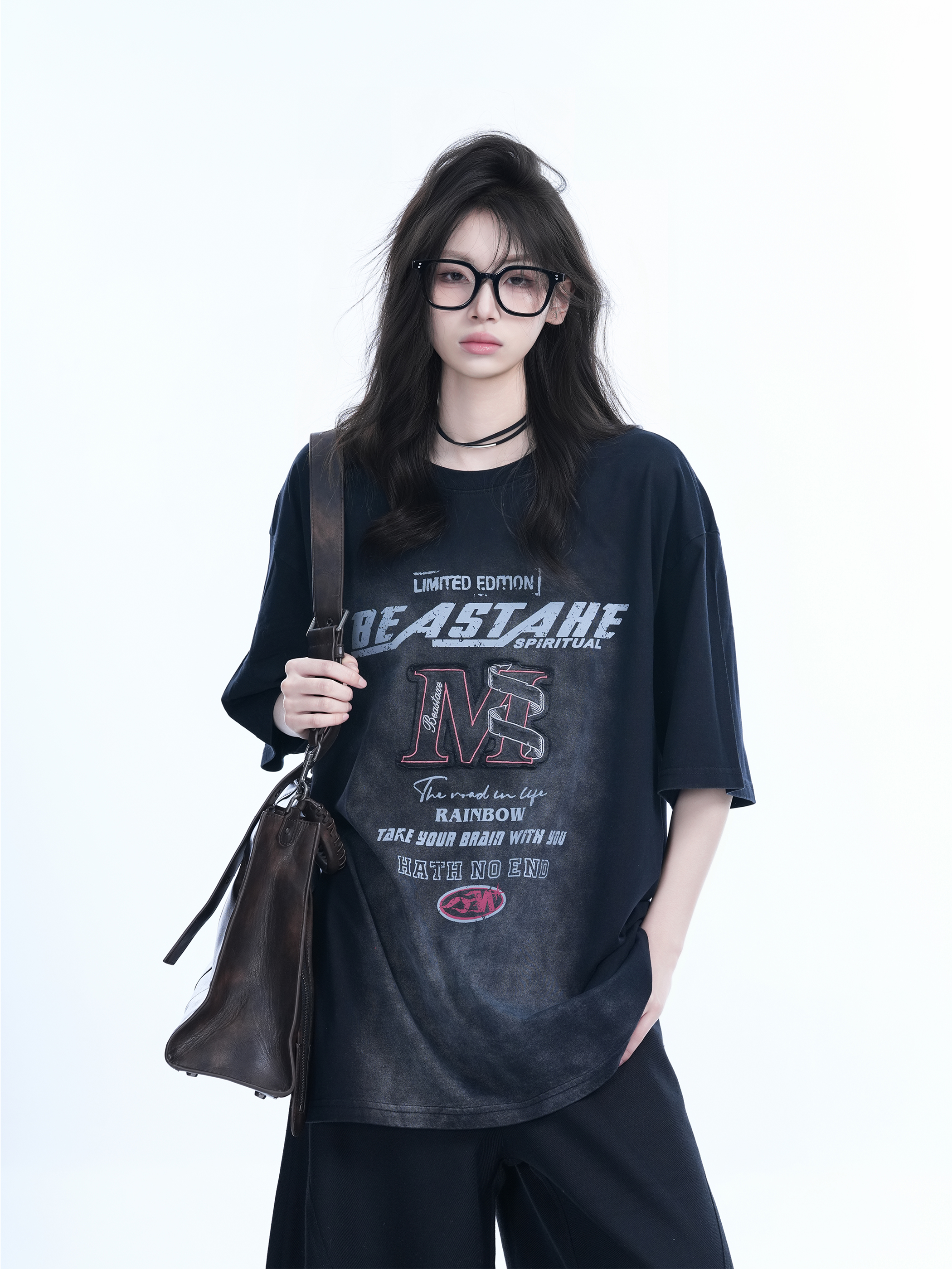 American Retro Gradient Red Short-Sleeve T-Shirt for Women, Unique Loose Fit with Embroidery, Y2K Inspired Fashion Top