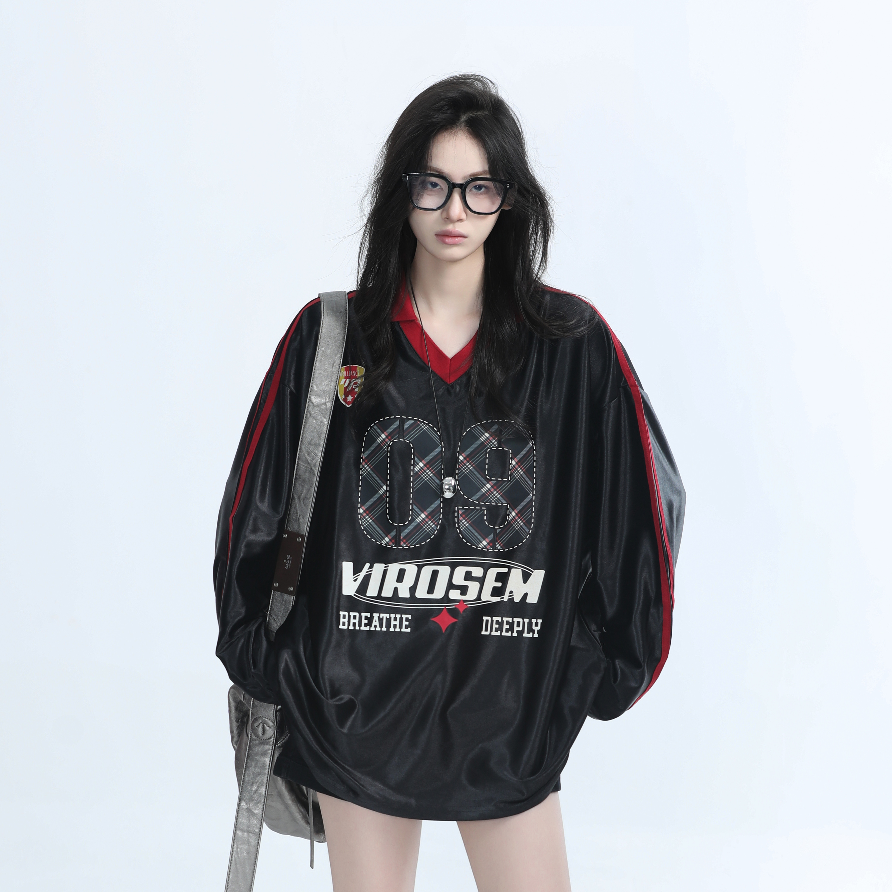 American Retro Oversized White Long Sleeve T-Shirt for Women - Cozy Polo Jersey Sweatshirt with Mountain Quote for Autumn Fashion