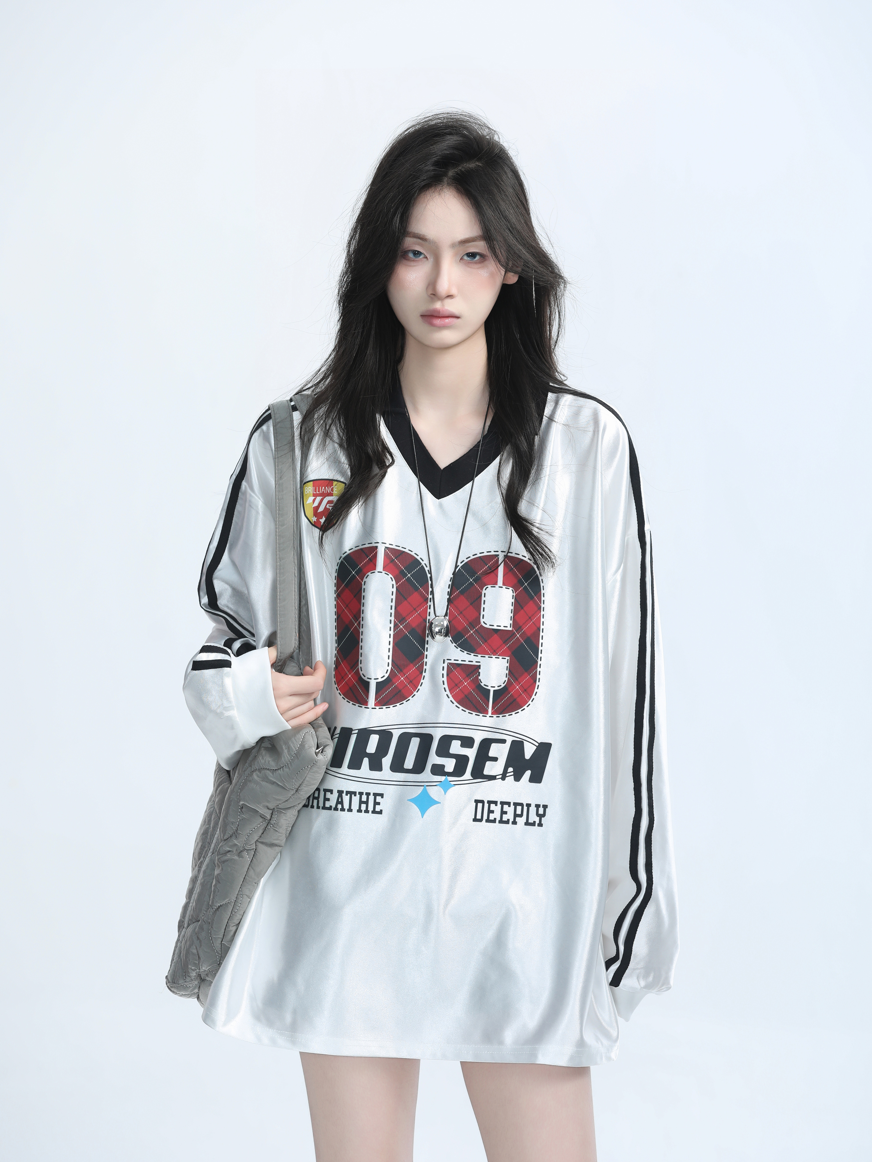 American Retro Oversized White Long Sleeve T-Shirt for Women - Cozy Polo Jersey Sweatshirt with Mountain Quote for Autumn Fashion