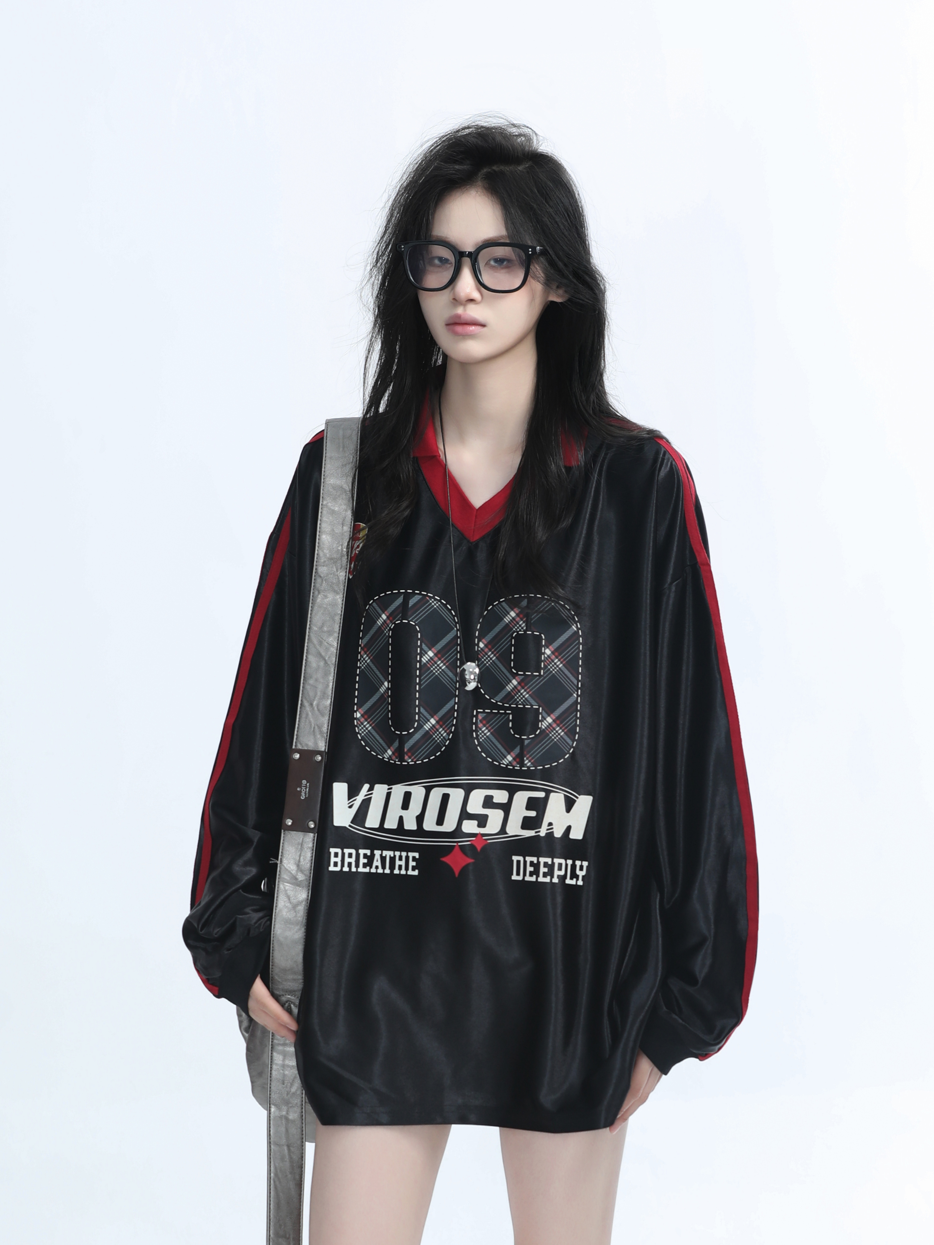 American Retro Oversized White Long Sleeve T-Shirt for Women - Cozy Polo Jersey Sweatshirt with Mountain Quote for Autumn Fashion