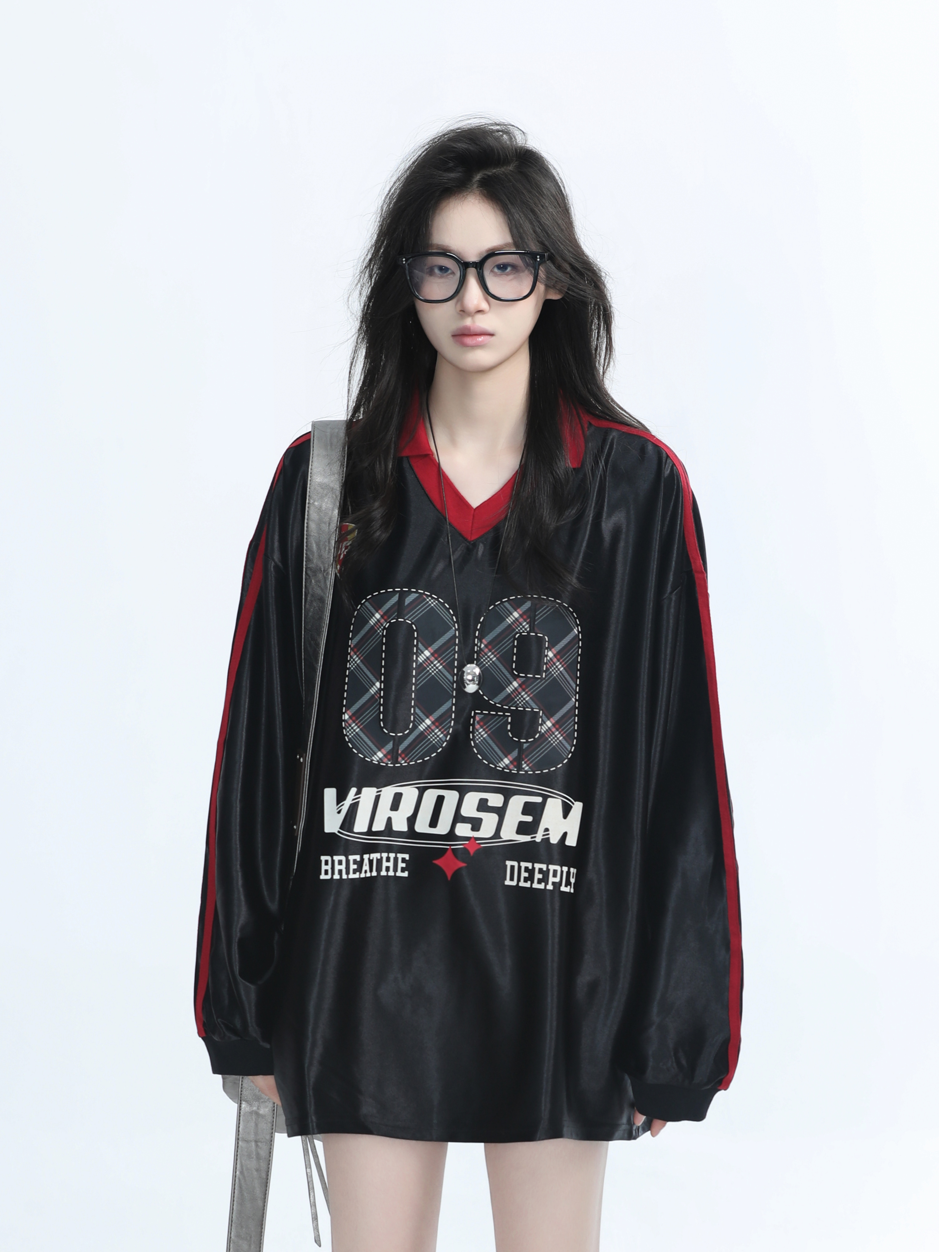 American Retro Oversized White Long Sleeve T-Shirt for Women - Cozy Polo Jersey Sweatshirt with Mountain Quote for Autumn Fashion