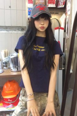 American Style Vintage Slim-Fit Cropped T-Shirt for Women - Summer Slogan Printed Short Sleeves