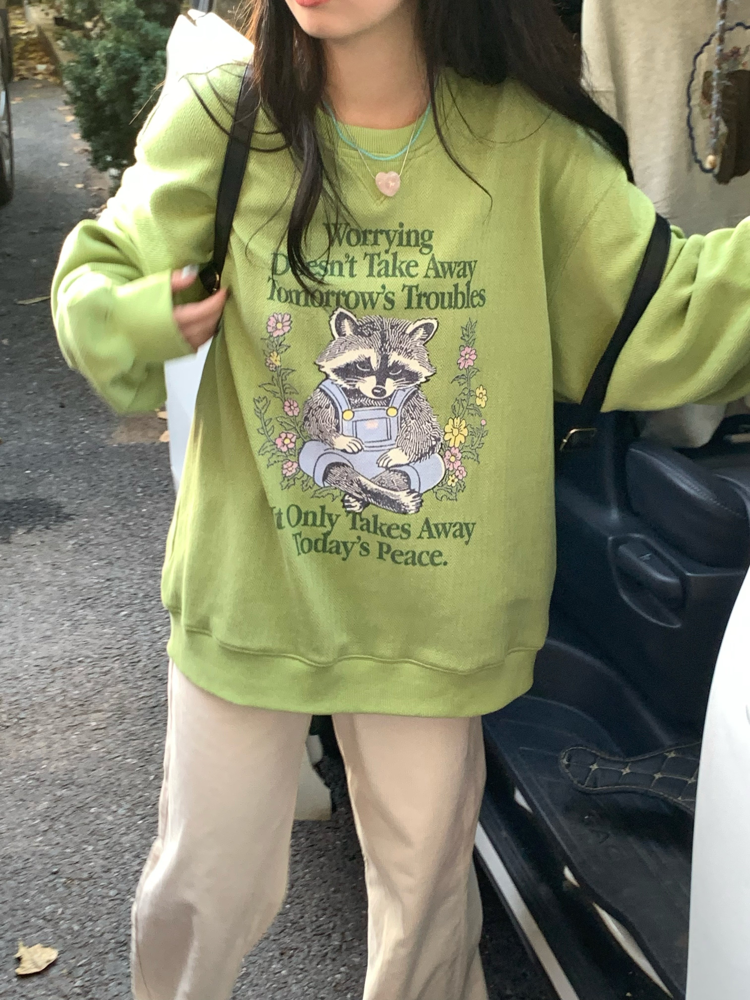 Bear Apocalypse Green Retro Printed Sweatshirt for Women - Vintage Style Thick Pullover for Spring and Autumn Fashion