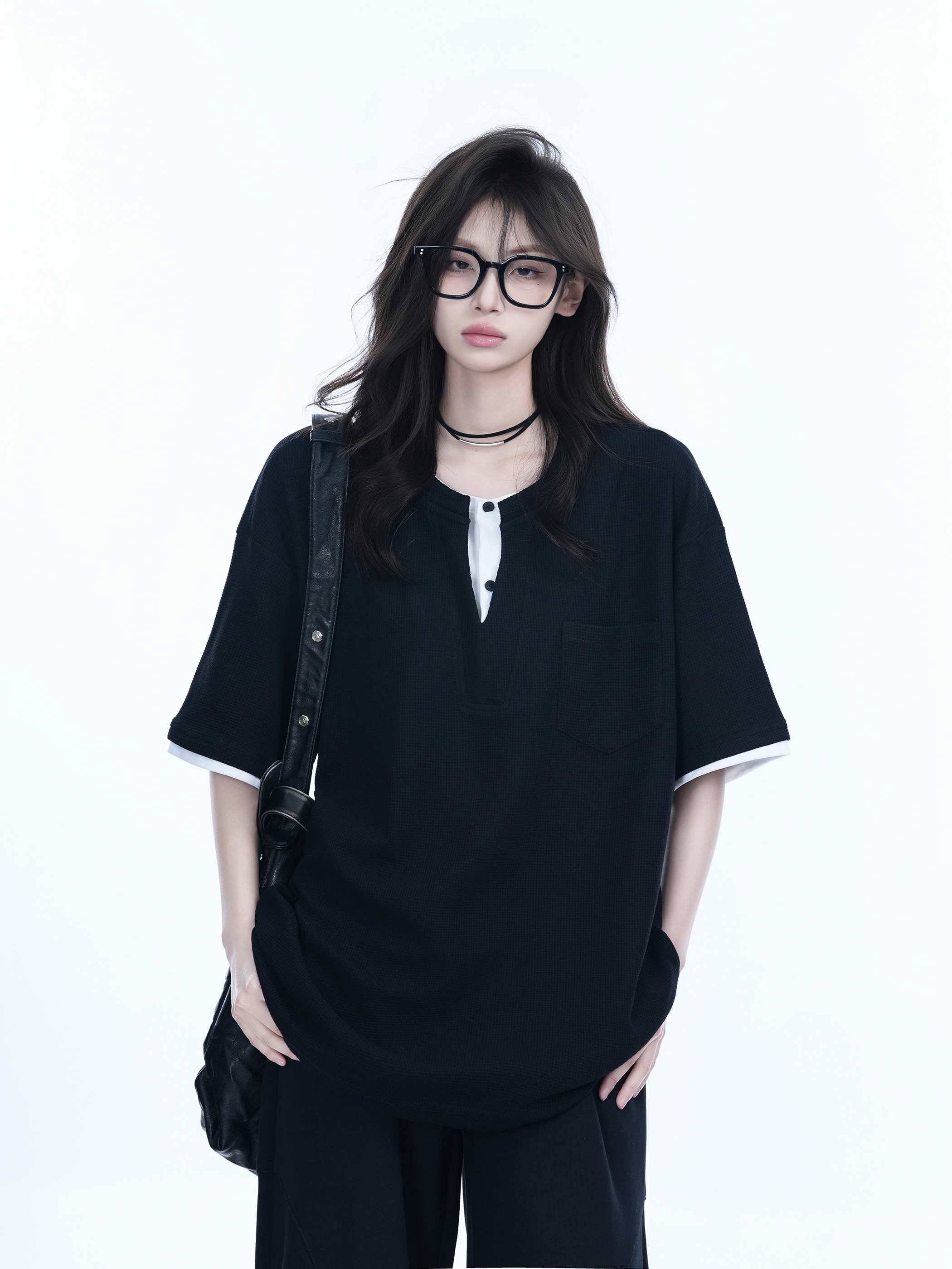 Black and White Color-Block Short Sleeve T-Shirt for Women - Fake Two-Piece Design, Round Neck, Heavy Loose Fit, Summer Style