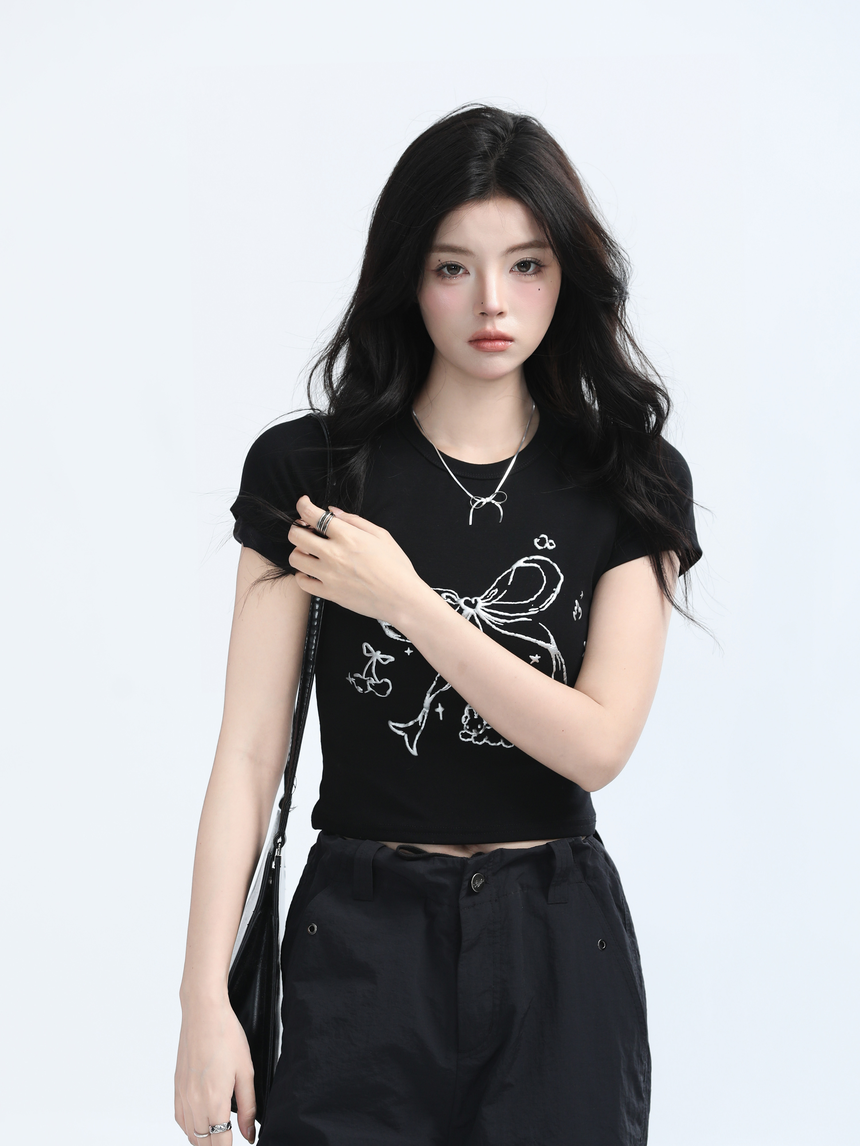 Black Short-Sleeve T-Shirt for Women - American Retro Style with Bow Design - Slim Fit Summer Top for Spicy Girls