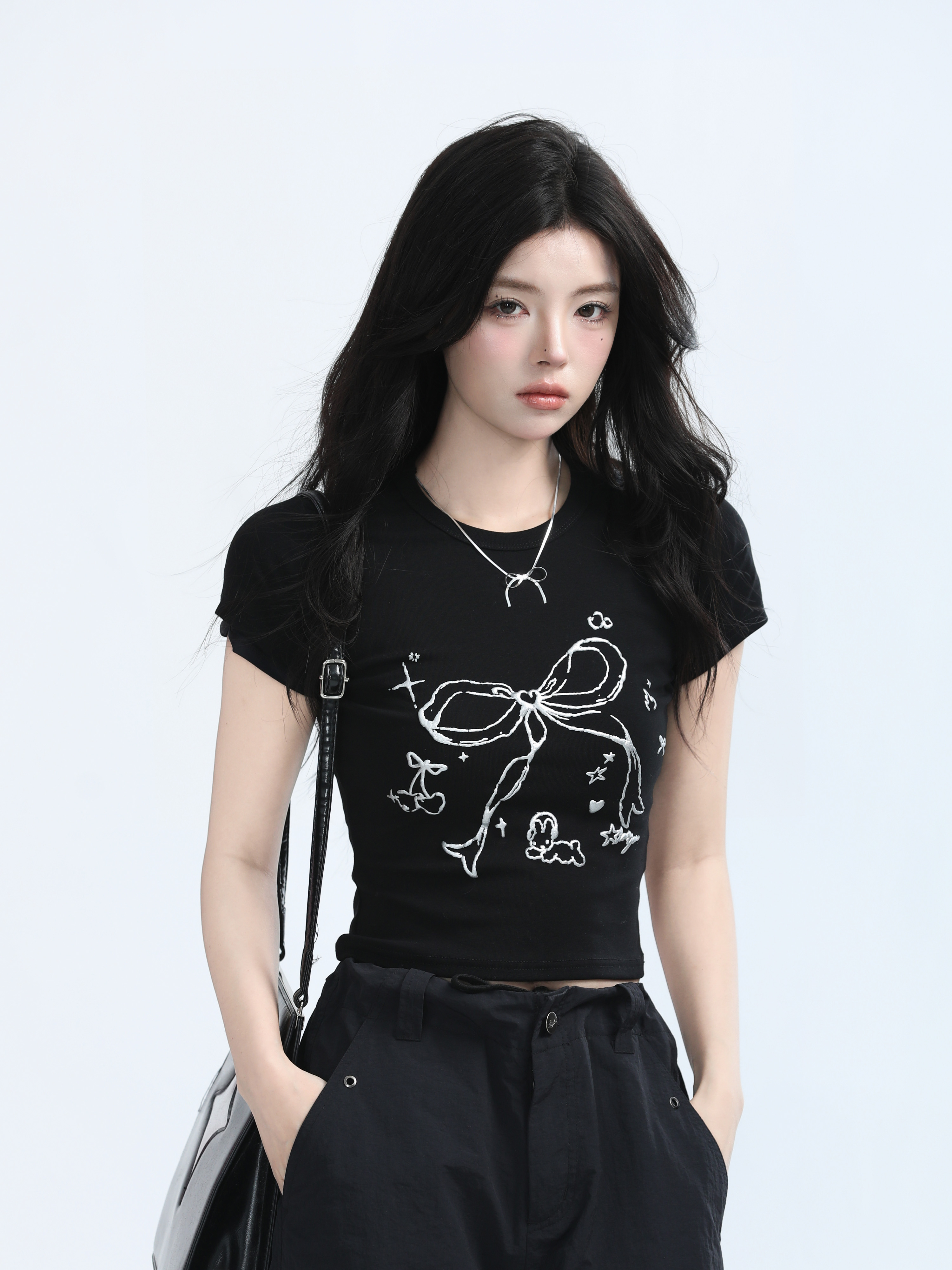 Black Short-Sleeve T-Shirt for Women - American Retro Style with Bow Design - Slim Fit Summer Top for Spicy Girls