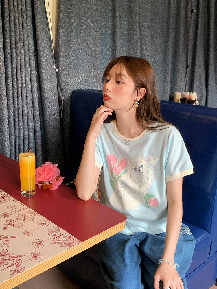 Blue Floral Printed Short Sleeve T-Shirt for Women - Vintage Loose Fit Retro Round Neck Top for Summer Fashion