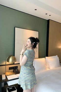 Curvy Sweet French Rhapsody Striped Waist-Defining Slim Fit Knitted Short Dress - Elegant Casual Style for 90s Inspired Looks