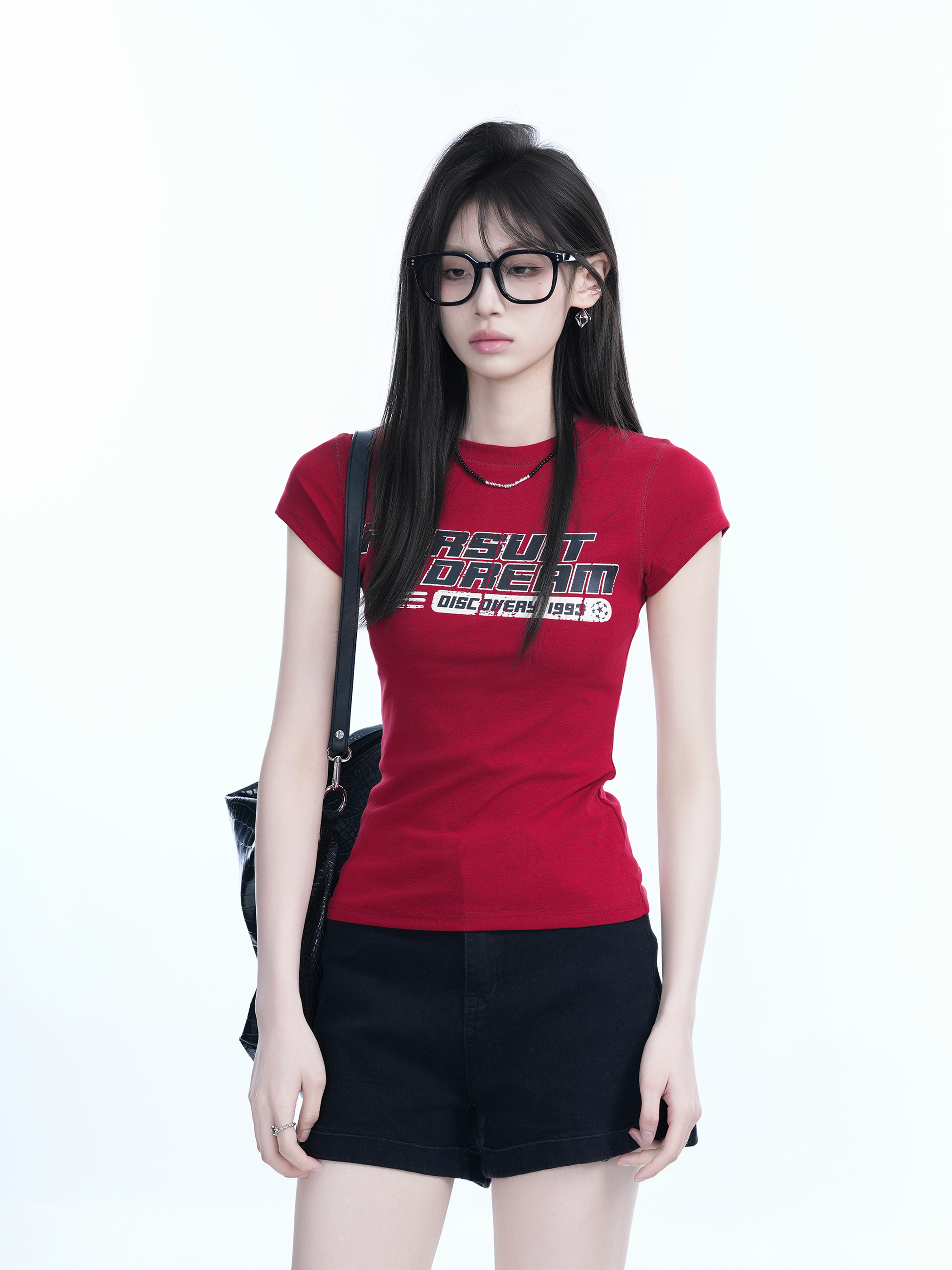 Fitted Red Short-Sleeve T-Shirt for Women - American Retro Style with "Sit and Eat Until the Mountains Are Empty" Print, Slimming Round Neck Design