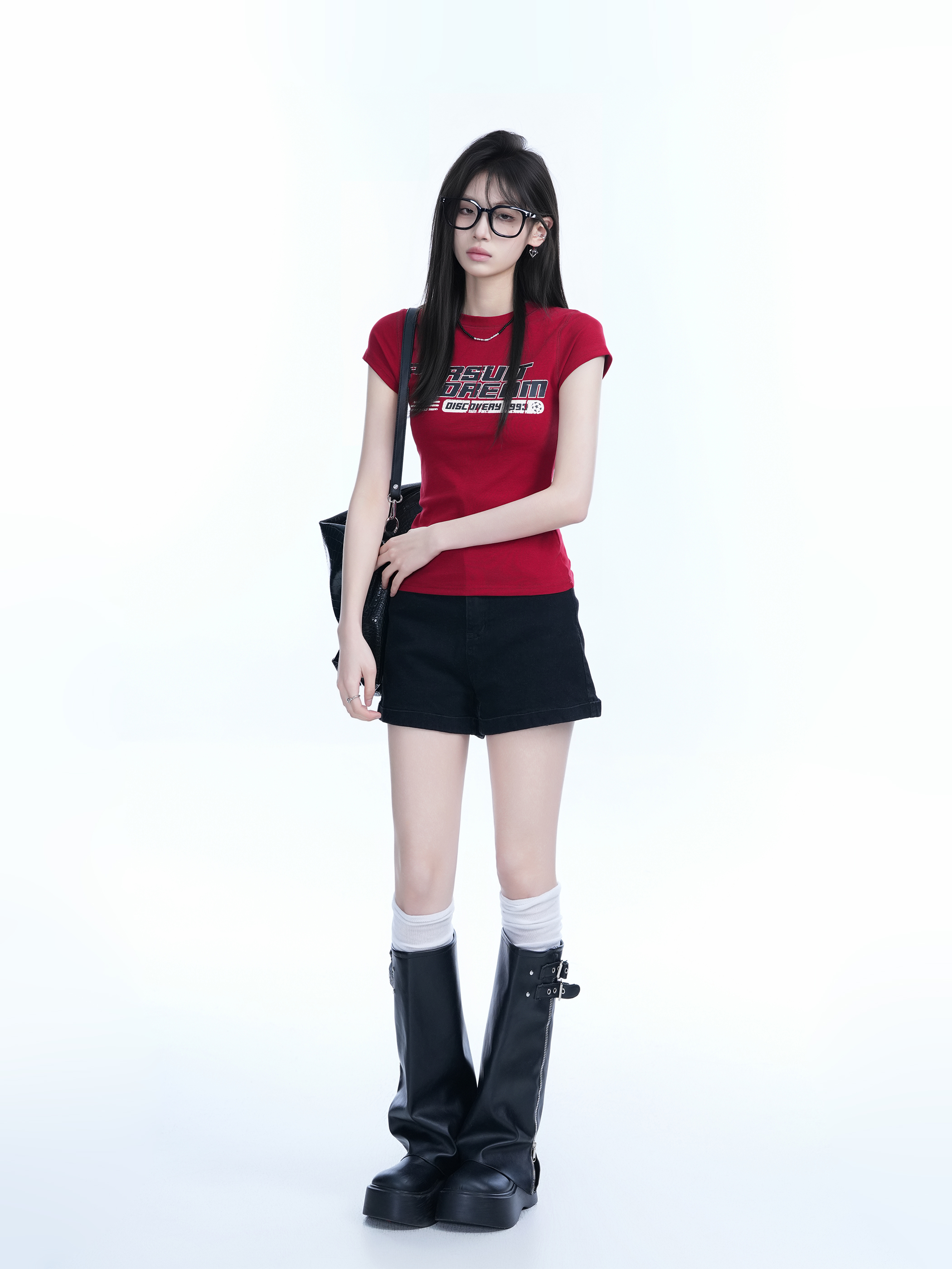 Fitted Red Short-Sleeve T-Shirt for Women - American Retro Style with "Sit and Eat Until the Mountains Are Empty" Print, Slimming Round Neck Design