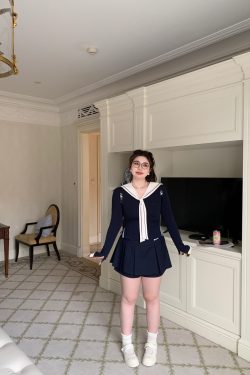Fitted T-Shirt with Detachable Navy Collar Vest - Tokyo Style Senior Sister Top for a Chic, Slightly Chubby Fit