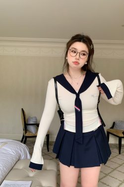 Fitted T-Shirt with Detachable Navy Collar Vest - Tokyo Style Senior Sister Top for a Chic, Slightly Chubby Fit