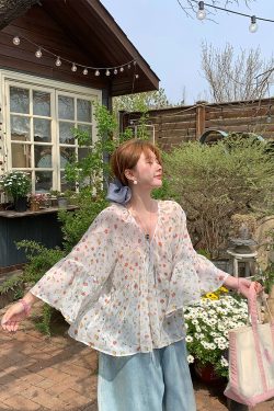 Floral Long Sleeve Chiffon Shirt for Women - Vintage 90s Style Loose Bell Sleeve Sun Protection Top