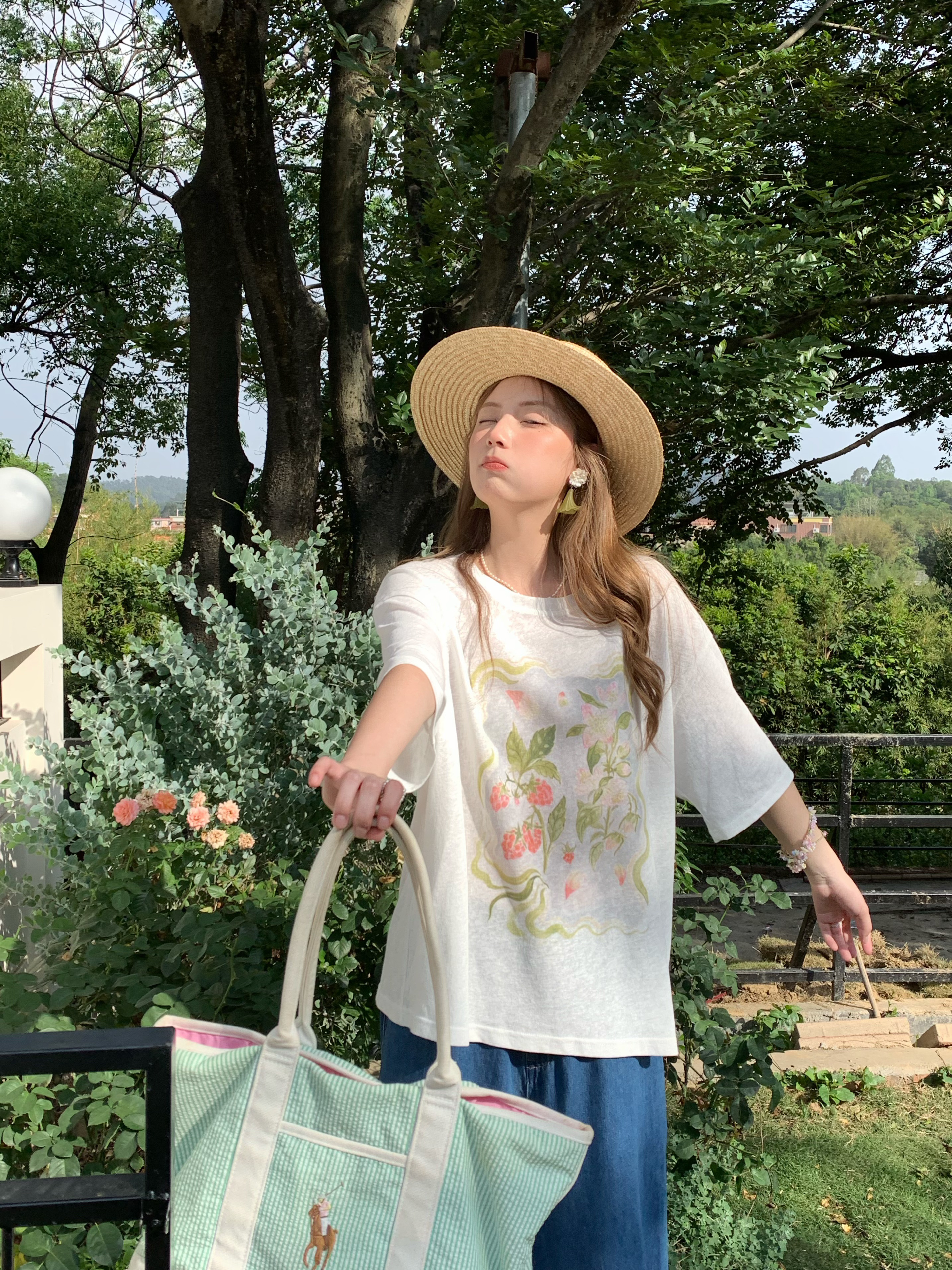 Flower Wish Berry Print White Linen Bamboo Short Sleeve T-Shirt for Women - Summer Loose Fit Vintage Style Top