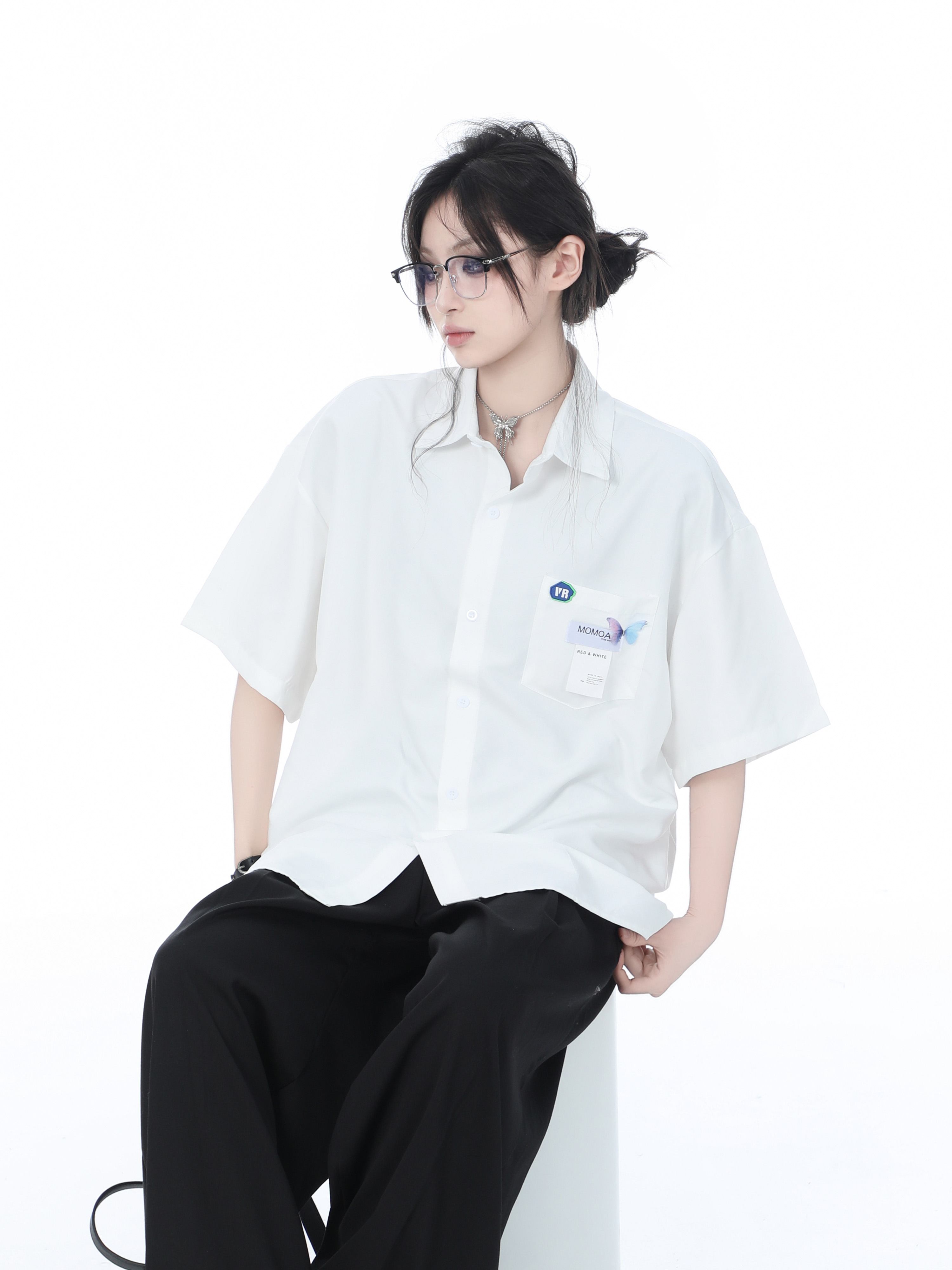 High-End White Short Sleeve Shirt for Women, Unique Loose Casual Design, Trendy Summer Fashion