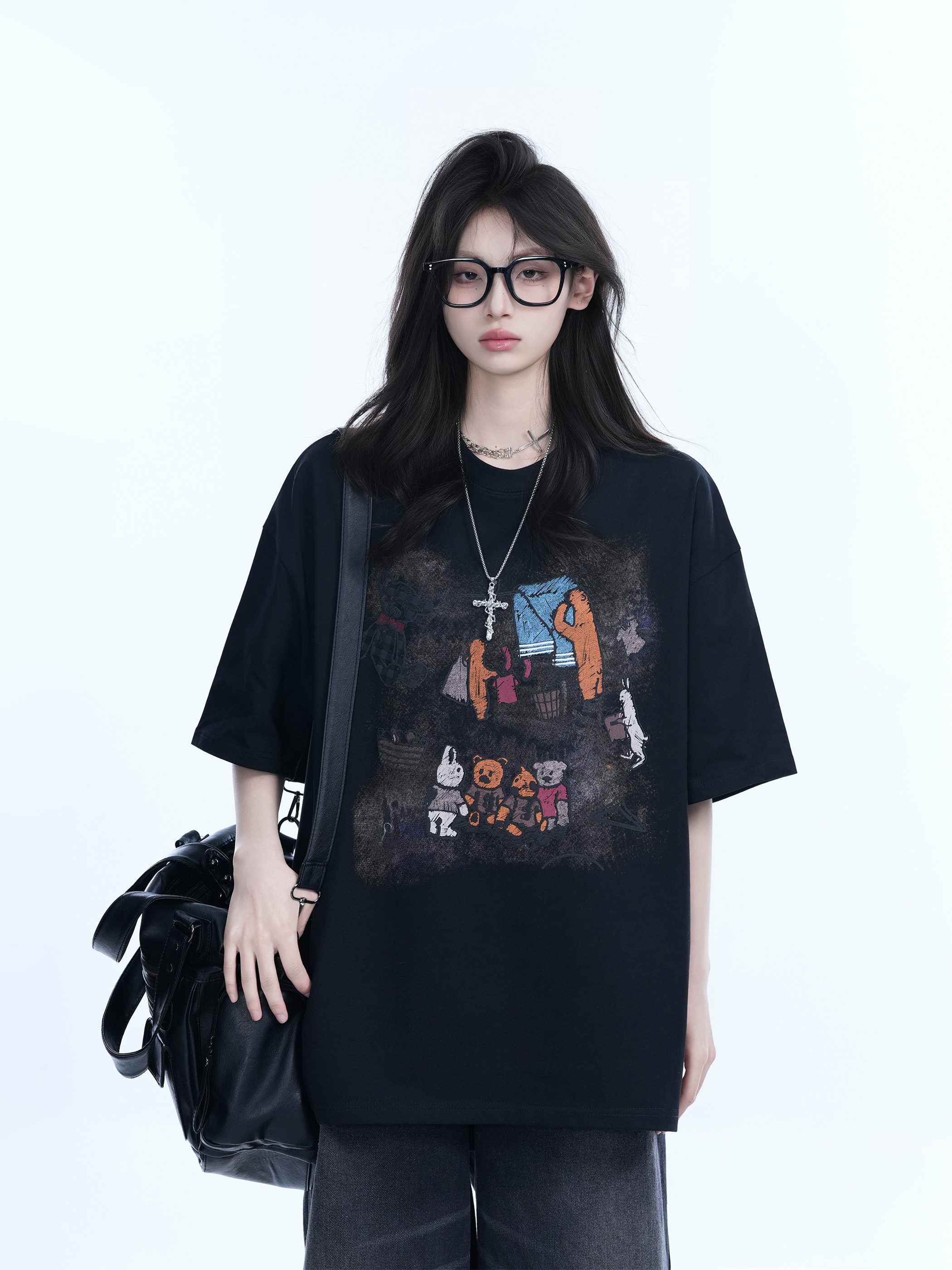 High Street Graffiti Short-Sleeve T-Shirt for Women - Casual Loose-Fit Summer Tee with "Sit and Eat" Graphic, Trendy Urban Style