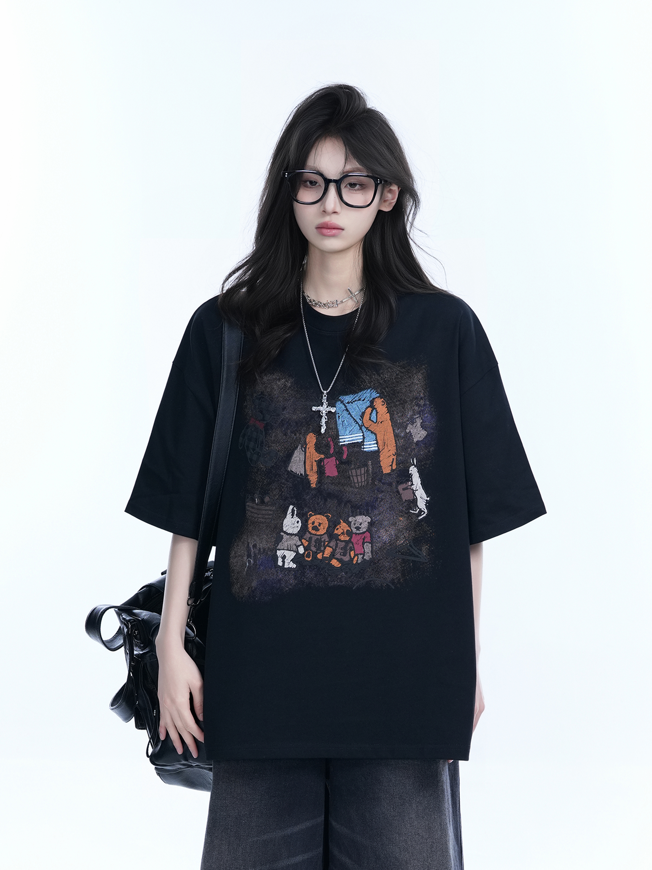 High Street Graffiti Short-Sleeve T-Shirt for Women - Casual Loose-Fit Summer Tee with "Sit and Eat" Graphic, Trendy Urban Style