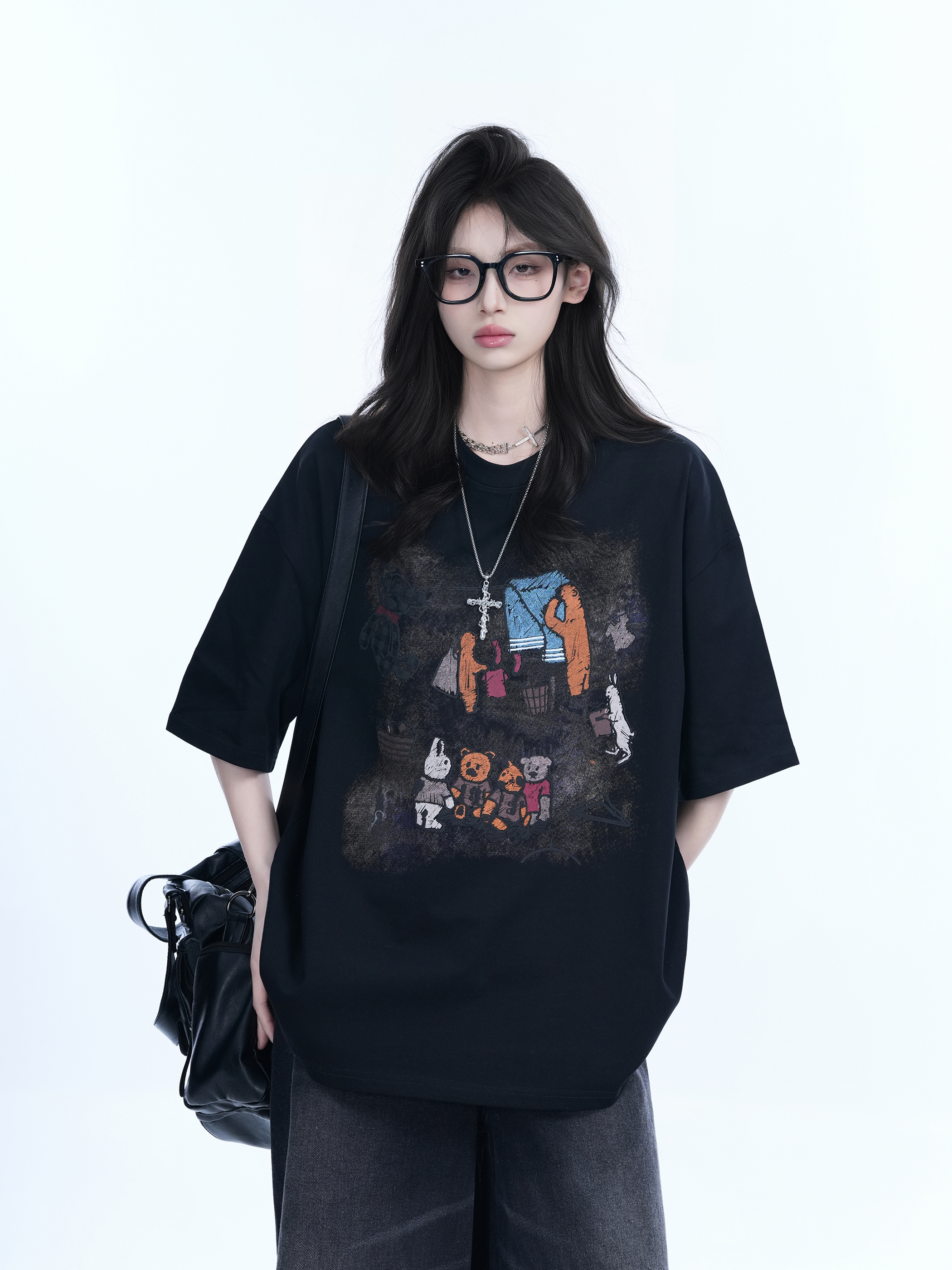 High Street Graffiti Short-Sleeve T-Shirt for Women - Casual Loose-Fit Summer Tee with "Sit and Eat" Graphic, Trendy Urban Style