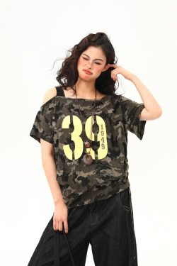 Hot Girl Off-Shoulder Camouflage Letter T-Shirt for Women, Slim-Fit Short Crop Top, Trendy Summer Drawstring Style