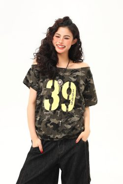 Hot Girl Off-Shoulder Camouflage Letter T-Shirt for Women, Slim-Fit Short Crop Top, Trendy Summer Drawstring Style