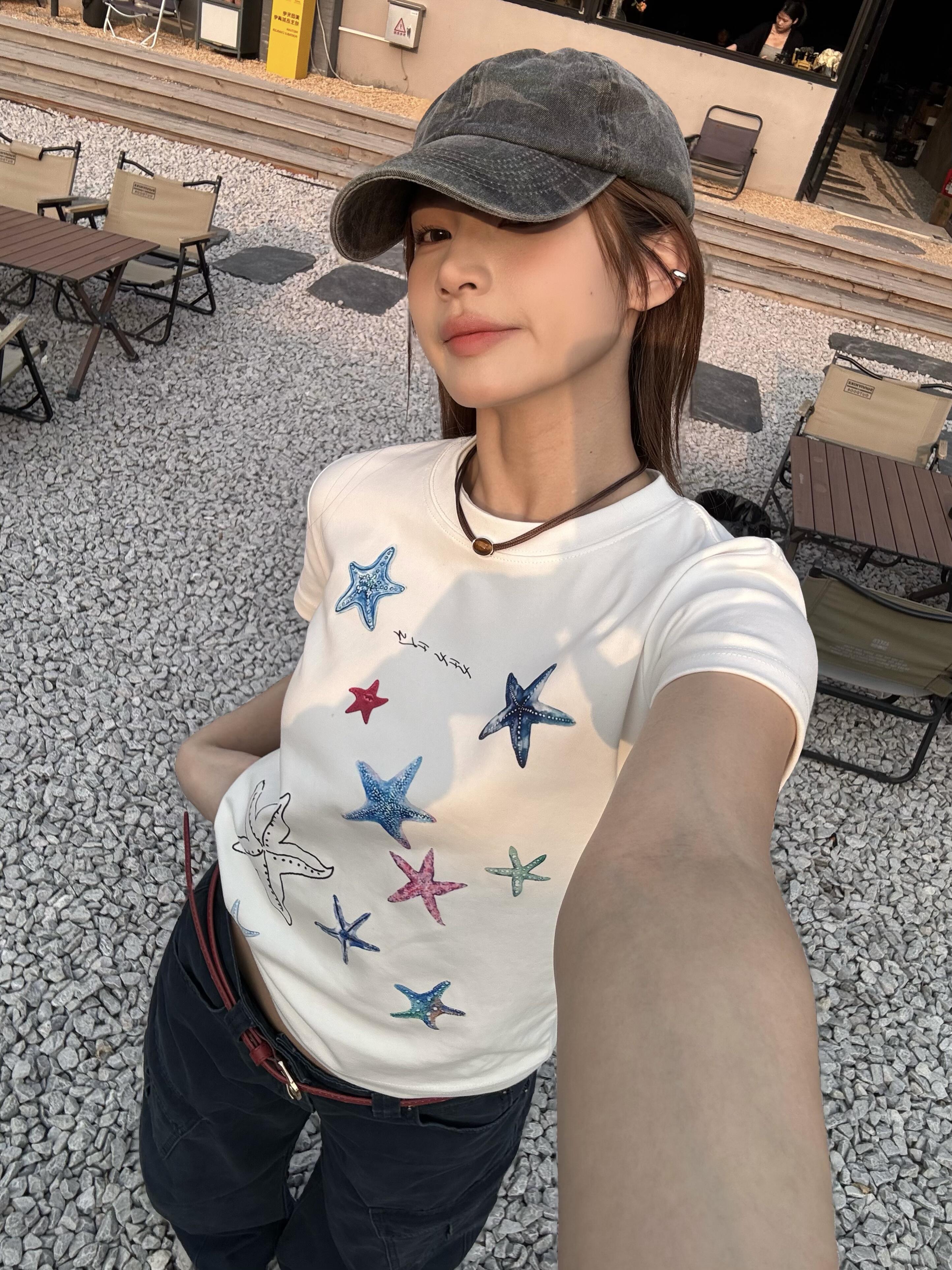 Korean Style Starfish Print Slim Fit Short Sleeve High-Stretch Cotton T-Shirt for Women - Age-Reducing Design