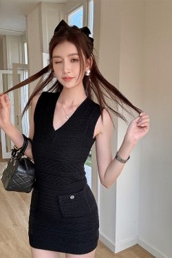 Lightweight V-Neck Bodycon Dress with Textured Knit Waist-Cinching, Slim Fit, Elegant Black Short Skirt for Spring and Summer Fashion