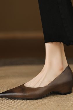 Minimalist Pointed Toe Shallow Mouth Genuine Leather Single Shoes for Women - Retro OL Style, Elegant Commuting Footwear