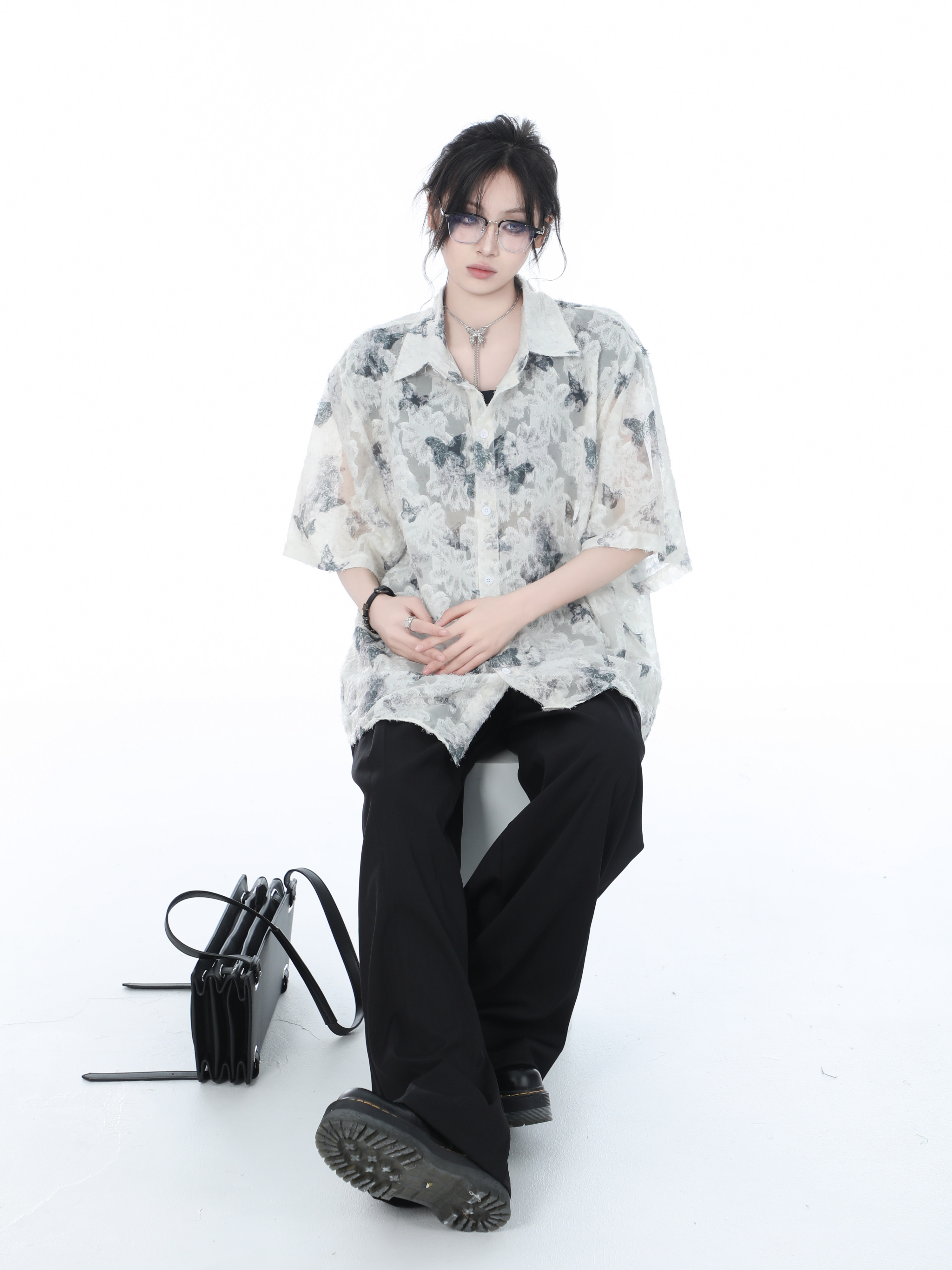 National Style Butterfly Embroidery Short Sleeve Shirt for Women, Loose Thin Summer Top, Design-Sensitive Fashion, Boho Chic